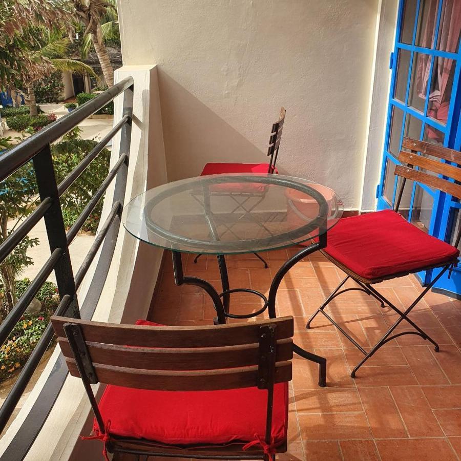 Superbe Appartement Avec Piscine, Proche Centre Ville, Restaurant, Mer Saly Exterior foto